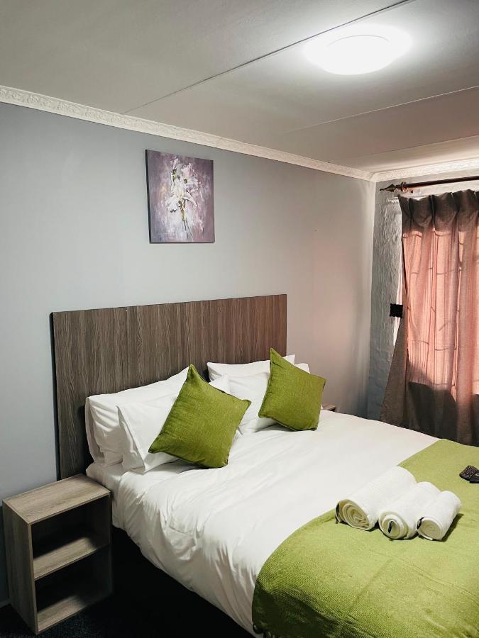 Host Hub Guest House Kempton Park Exterior photo