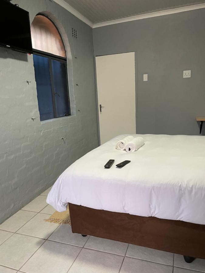 Host Hub Guest House Kempton Park Exterior photo