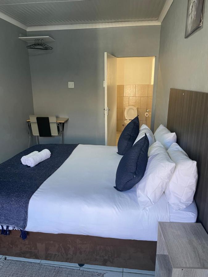 Host Hub Guest House Kempton Park Exterior photo